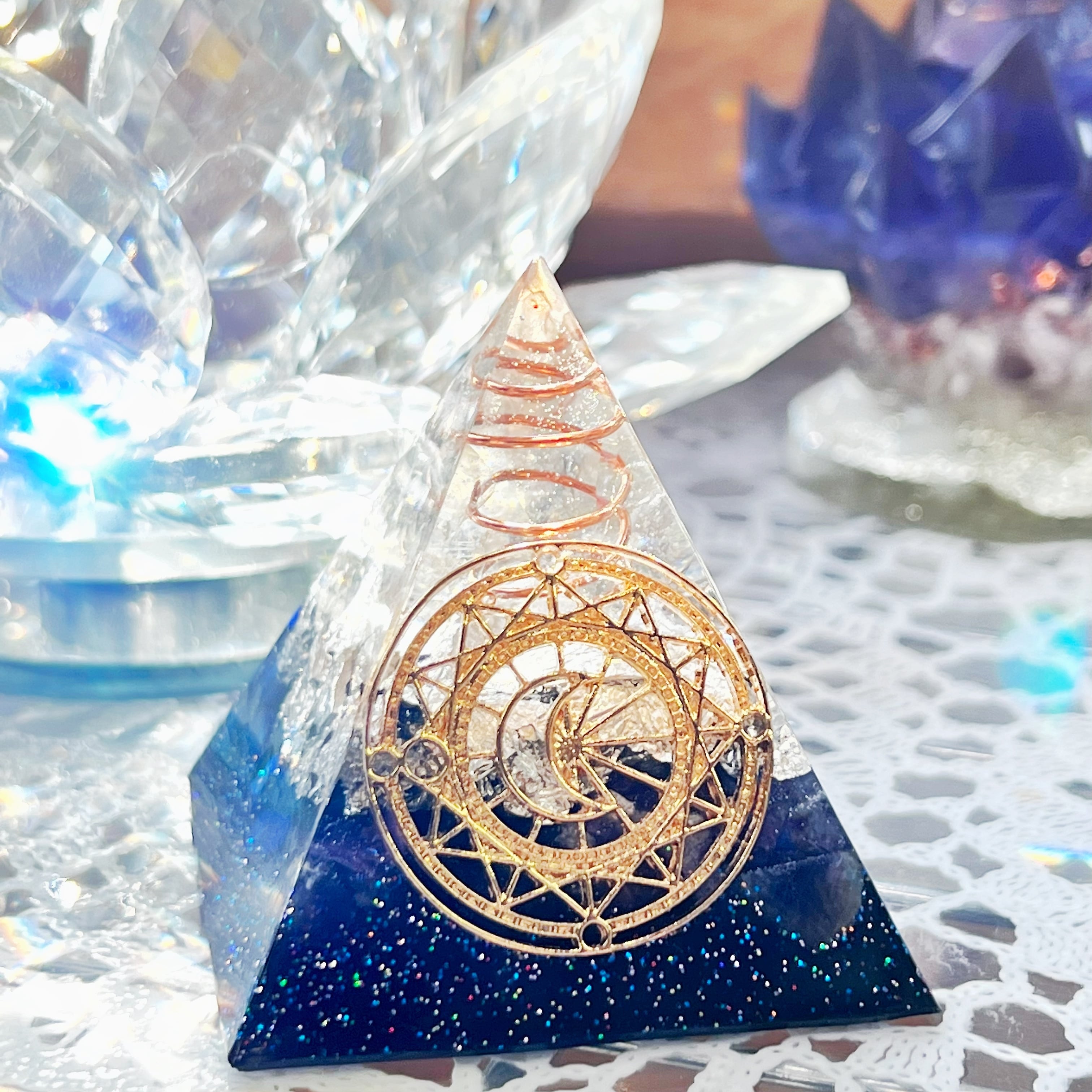 ピラミッド型 宇宙オルゴナイト 魔法陣 ファンタジー 星 月 太陽