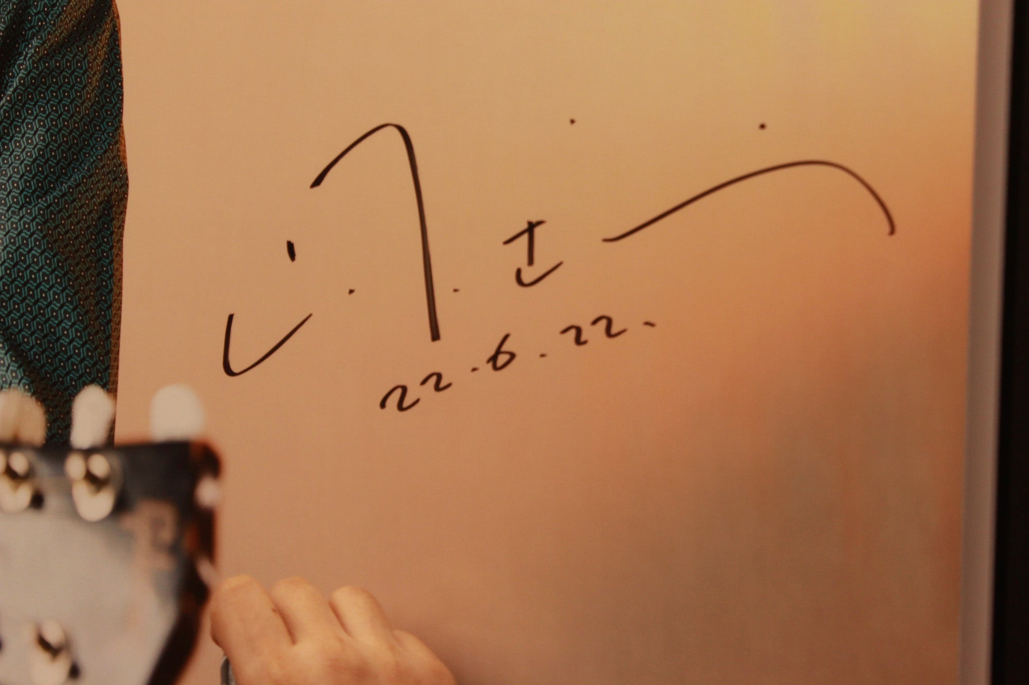 山下達郎がタワレコ渋谷に訪店、直筆サイン！アルバム『SOFTLY』発売