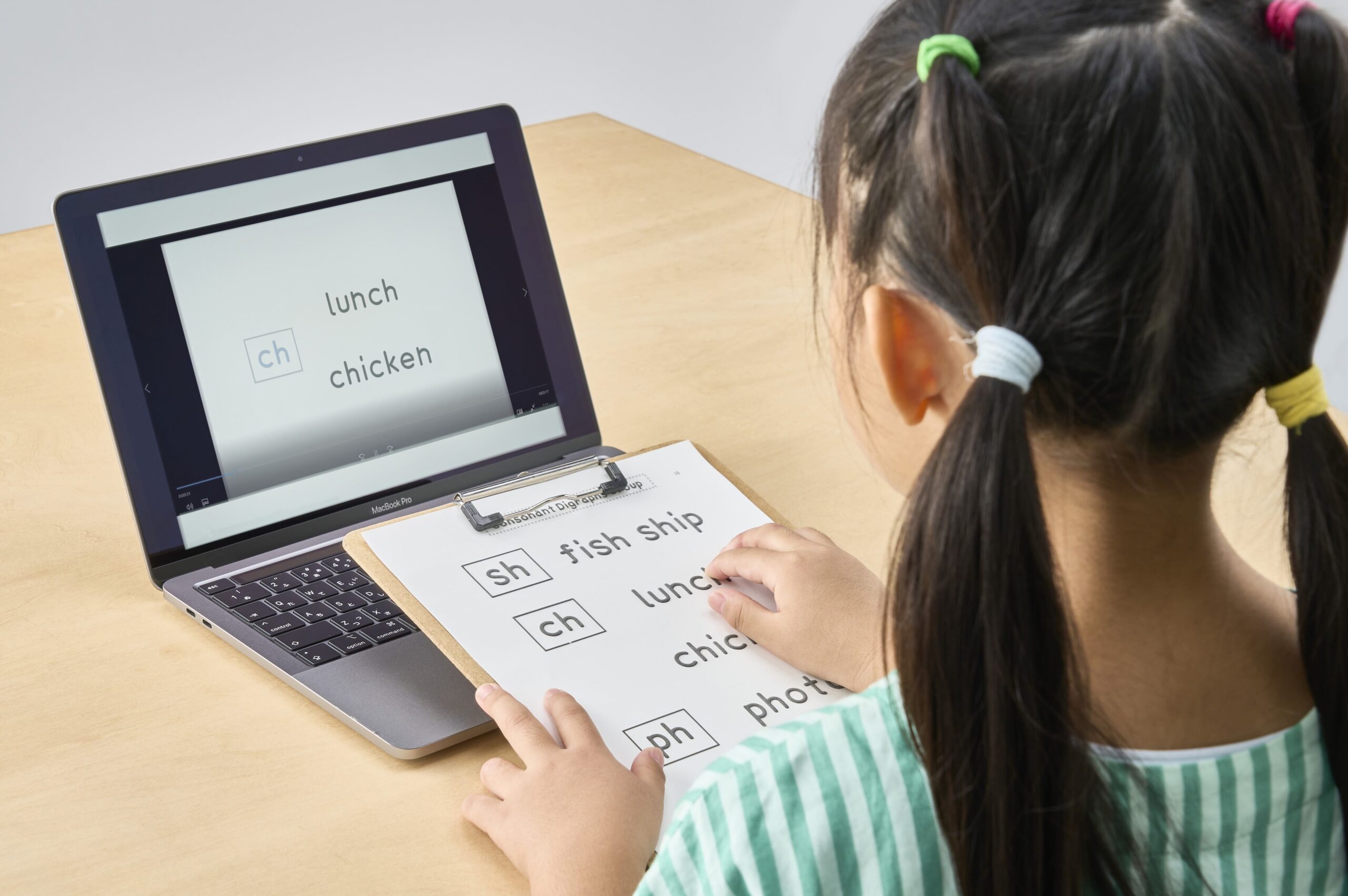 触るグリフ「英語綴り（スペル）学習用」触読版シート