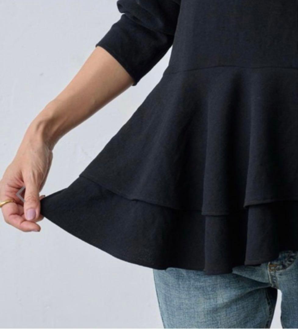 BEARDSLEYビアズリー 裾フリルブラウス 黒 新品同様