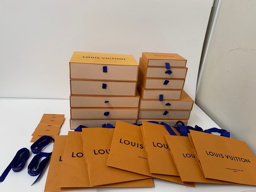 LOUIS VUITTON ルイヴィトン 空箱/紙袋 まとめて19点 ルイヴィトン 空箱 まとめて 21個 LOUIS VUITTON 紙袋4枚 - メルカリ