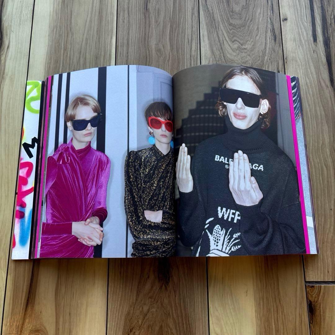 Balenciaga Winter 18 バレンシアガ デムナ 写真集 - メルカリ