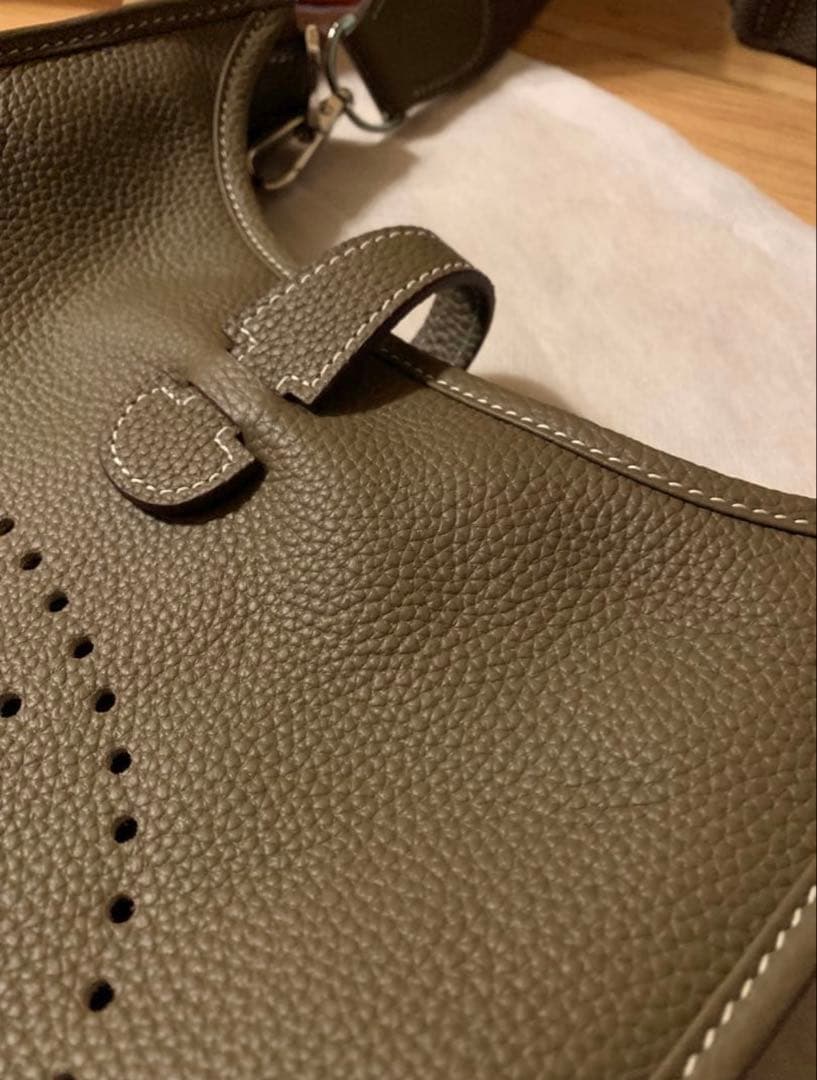 Hロゴ Hパンチング ショルダーバッグ ショルダーストラップ2本付き 最