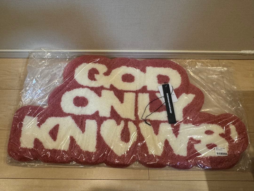 ゆ*ち様 GOD ONLY KNOWS 岩田剛典　ラグ　ピンク　赤 アーティストの岩田剛典がプロデュースするブランド「GOD ONLY KNOWS