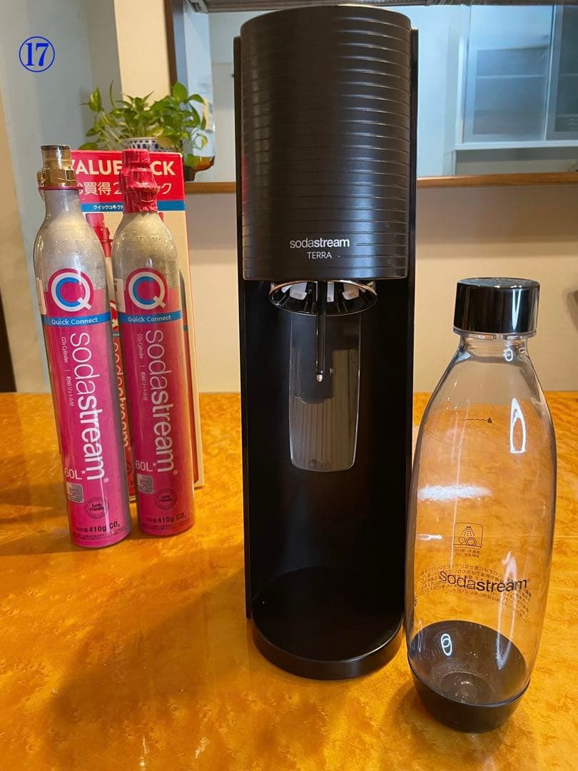 ソーダストリームTERRA ブラック　ガスシリンダー2本　1L未使用ボトル1本 sodastream（ソーダストリーム） 【今なら26％OFF！＋マシン代返金保証