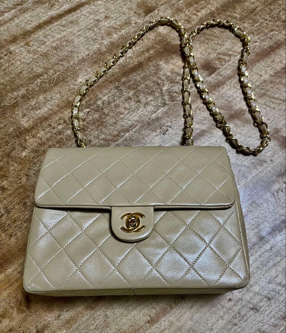 シャネル　マトラッセ　90年代 The charm of 90s Chanel in one bag. ヴィンテージならではの深みの