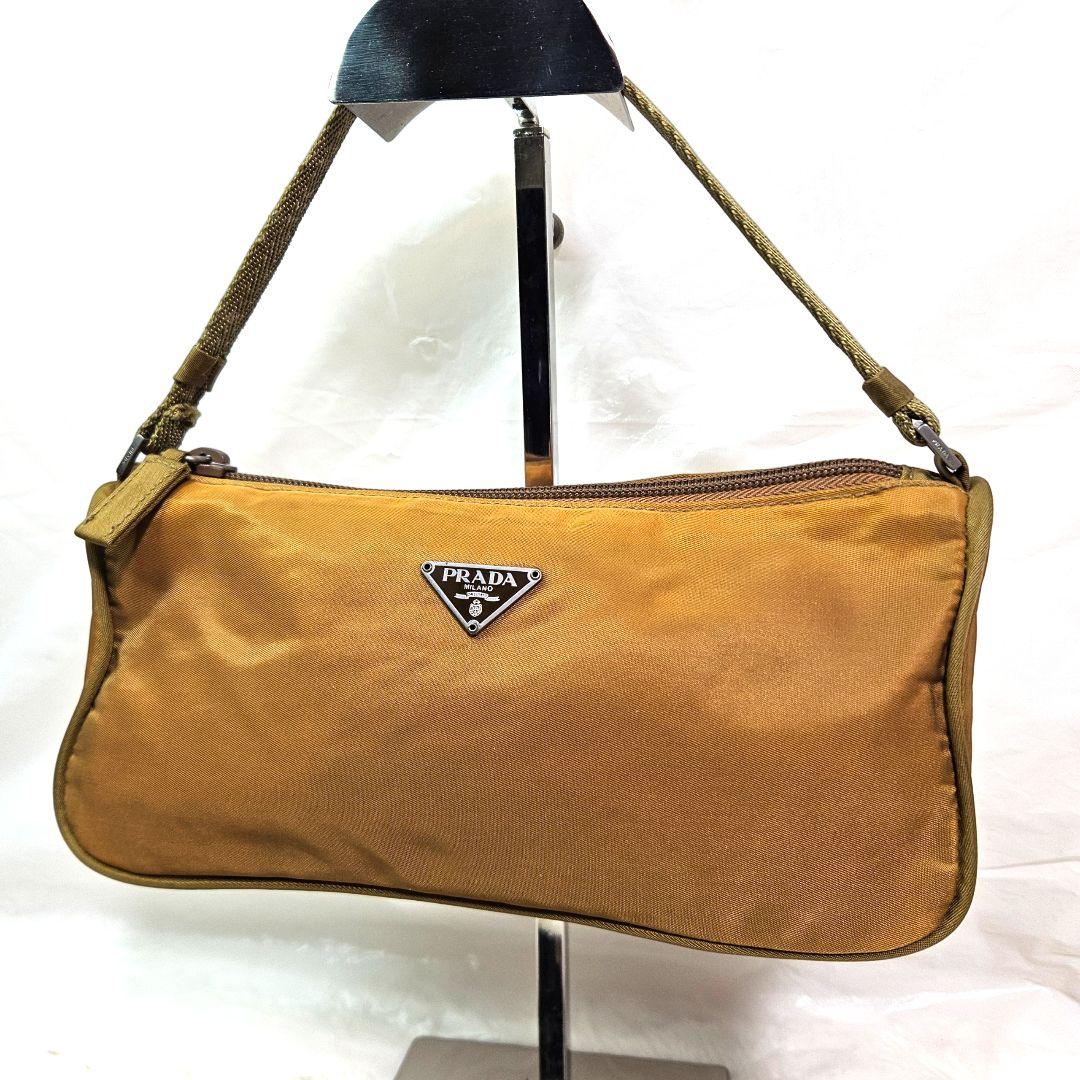 PRADA アクセサリーポーチ 三角ロゴ ナイロン オレンジ 美品 PRADA プラダ テスートナイロン コスメポーチ 三角プレート